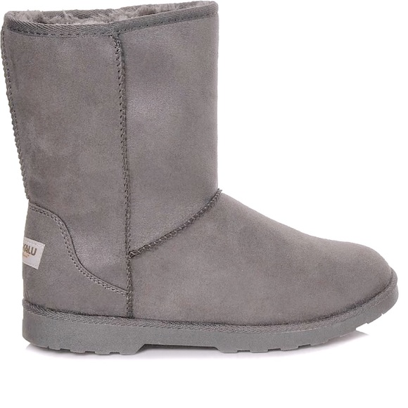womens grey boots 6.5 with fluffy insides - Picture 1 of 1